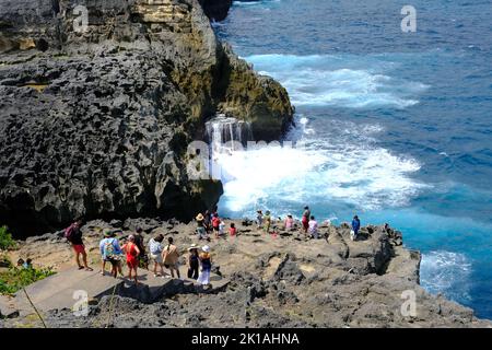 Indonesia Penida Island - Angel Billabong - Felsklippen mit natürlichem Pool Stockfoto