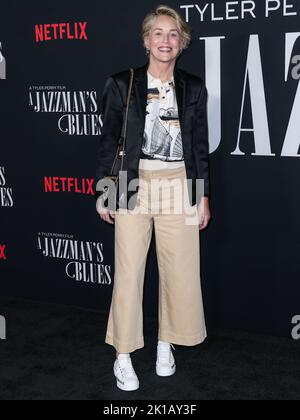 HOLLYWOOD, LOS ANGELES, KALIFORNIEN, USA - 16. SEPTEMBER: Sharon Stone kommt bei der Los Angeles Premiere von Netflix's 'A Jazzman's Blues' an, die am 16. September 2022 im Netflix Tudum Theater in Hollywood, Los Angeles, Kalifornien, USA, stattfand. (Foto von Xavier Collin/Image Press Agency) Stockfoto