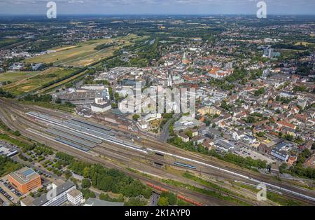 Luftaufnahme, Hamm Westf. Hauptbahnhof, Empfangsgebäude, Stadt, Zentrum, Hamm, Ruhrgebiet, Nordrhein-Westfalen, Deutschland, Bahnhof, DE, Deutsche Bahn Stockfoto