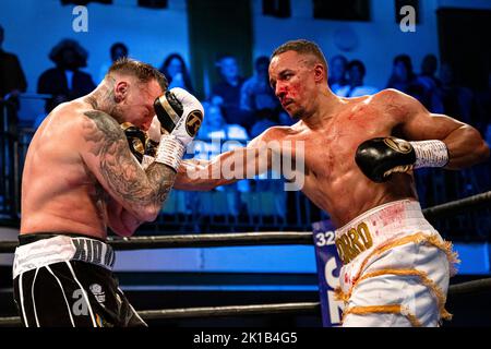 London, Großbritannien. 16. September 2022. Ellis Zorro vs Dec Spelman - Internationaler Cruisperweight Contest während Frank Warren präsentiert Bentley vs Morrison Fightnight am Freitag, den 16. September 2022 in LONDON in der York Hall (nur für redaktionelle Verwendung, Lizenz für kommerzielle Nutzung erforderlich. Keine Verwendung bei Wetten, Spielen oder Veröffentlichungen einzelner Vereine/Vereine/Spieler.) Kredit: Taka G Wu/Alamy Live Nachrichten Stockfoto
