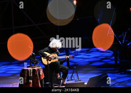 Rom, Italien. 16. September 2022. Angelo Branduardi während des Konzerts Piano e Voce, im Teatro Antico Ostia Antica, 16. Rome 2022, Italy Credit: Independent Photo Agency/Alamy Live News Stockfoto