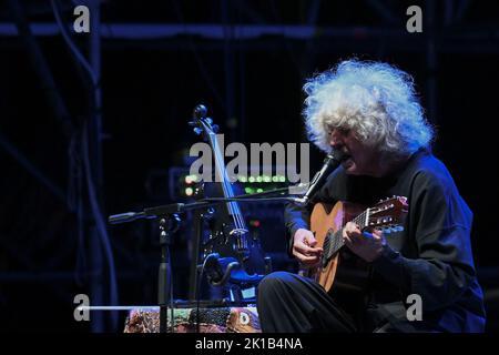 Rom, Italien. 16. September 2022. Angelo Branduardi während des Konzerts Piano e Voce, im Teatro Antico Ostia Antica, 16. Rome 2022, Italy Credit: Independent Photo Agency/Alamy Live News Stockfoto