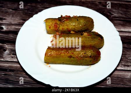 Gefüllte Kürbis, Zucchini, Mark, Mahshi oder Zucchini gefüllt mit weißem Reis, Zwiebeln, Petersilie, Dill und Koriander, selektiver Schwerpunkt der arabischen Ägypter Stockfoto