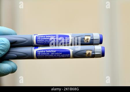 Kairo, Ägypten, September 3 2022: Apidra Solostar-Lösung mit vorgefülltem Stift, kurz wirkendes Insulin-Glulisin zur subkutanen Injektion in Insulin-abhängiger Form Stockfoto