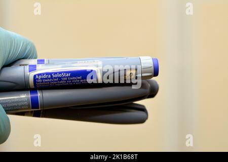 Kairo, Ägypten, September 3 2022: Apidra Solostar-Lösung mit vorgefülltem Stift, kurz wirkendes Insulin-Glulisin zur subkutanen Injektion in Insulin-abhängiger Form Stockfoto