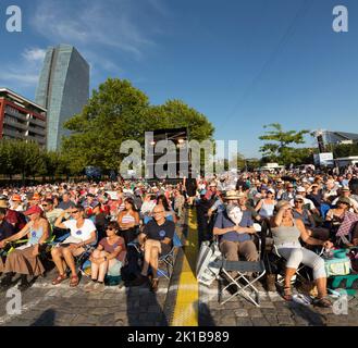 Frankfurt, Deutschland - 25. August 2022: Das Open-Air-Festival mit dem HR-Synphony-Orchester in der Weseler werft in Frankfurt wird gefeiert. Stockfoto