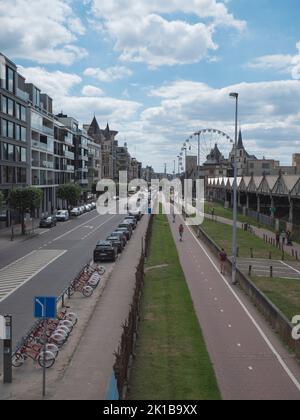 Antwerpen, Belgien, 02. Juli 2022, Stadtbild über dem Jordaenskaai der Stadt Antwerpen Stockfoto