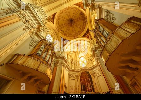 Catania, Italien. September 12, 2022. Innenansicht der Kirche des Heiligen Franziskus von Assisi an die Unbefleckte Stockfoto