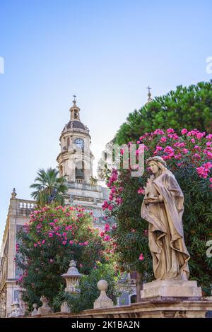 Kathedrale von Catania Duomo und Chiesa della Badia di Sant'Agata Stadtbild sizilianische Barockbauten aus dem 17.. Jahrhundert Stockfoto