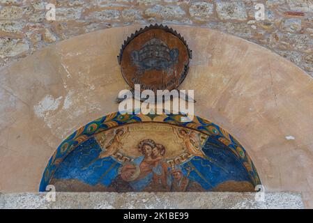 Eingekeilt zwischen den Gassen des Dorfes, ist die Kirche Santa Maria degli Angeli in Civitella del Tronto, nach einigen historischen Quellen, die Kirche Stockfoto