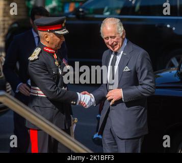 London, England, Großbritannien. 17. September 2022. König CHARLES III. Trifft im Metropolitan Police Service Special Operation Room (SOR) Lambeth HQ in London ein. Kredit: ZUMA Press, Inc./Alamy Live Nachrichten Stockfoto