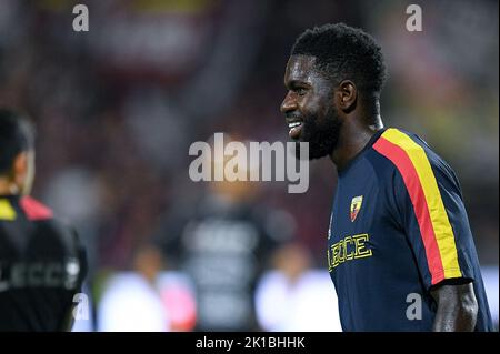 Salerno, Italien. 16. September 2022. Samuel Umtiti von US Lecce schaut während der Serie Ein Spiel zwischen US Salernitana 1919 und Lecce im Stadio Arechi, Salerno, Italien am 16. September 2022. Kredit: Giuseppe Maffia/Alamy Live Nachrichten Stockfoto