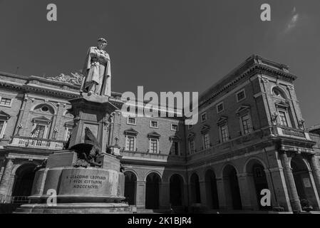 Recanati ist eine italienische Stadt mit 20 975 Einwohnern in der Provinz Macerata in den Marken. Stockfoto