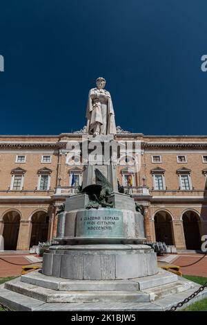 Recanati ist eine italienische Stadt mit 20 975 Einwohnern in der Provinz Macerata in den Marken. Stockfoto