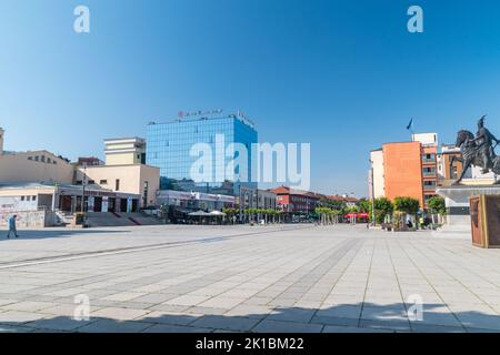 Pristina, Kosovo - 5. Juni 2022: Boulevard der heiligen Mutter Teresa von Kalkutta. Stockfoto