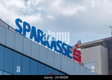 Skopje, Nordmakedonien - 5. Juni 2022: Logo der Sparkasse. Stockfoto