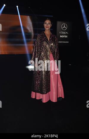 Madrid, Spanien. 17.. September 2022. In der ersten Reihe der „Fely Campo“-Kollektion während der Pasarela Cibeles Mercedes-Benz Fashion Week Madrid 2022 in Madrid, am 17. September 2022. 797/ David/ Credit: CORDON PRESS/Alamy Live News Stockfoto