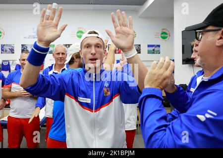 Der Tscheche Tomas Machac, Mitte, und Jiri Lehecka vor dem Davis Cup - World Group I Spiel gegen Israel in Tel Aviv, Israel, 17. September 2022. (CTK Stockfoto