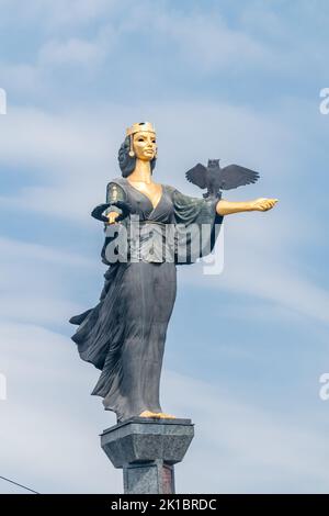 Sofia, Bulgarien - 6. Juni 2022: Die Statue von Sveta Sofia. Die Statue, die 2000 errichtet wurde, steht an einer Stelle, die einst von einer Lenin-Statue besetzt war. Stockfoto