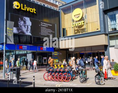 London, Großbritannien. 17. September 2022. Ein Schild in Hammersmith, das der Königin und der königlichen Familie Beileid sendet. Kredit: Karl Black/Alamy Live Nachrichten Stockfoto