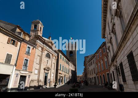 Recanati ist eine italienische Stadt mit 20 975 Einwohnern in der Provinz Macerata in den Marken. Stockfoto