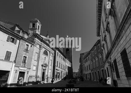 Recanati ist eine italienische Stadt mit 20 975 Einwohnern in der Provinz Macerata in den Marken. Stockfoto