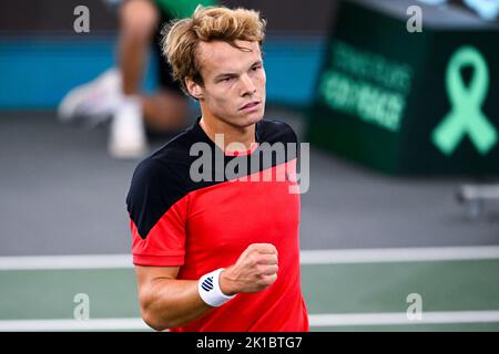 Hamburg, Deutschland. 17. September 2022. Der Belgier Michael Geerts reagiert während eines Spiels zwischen dem französischen Gasquet und dem belgischen Geerts, dem ersten Spiel zwischen dem belgischen Team und Frankreich, in der Gruppe C der Gruppenphase des Davis-Cup-Finales 2022, Samstag, 17. September 2022, in Hamburg, Deutschland. Belgien tritt vom 13. Bis 18. September gegen Australien, Deutschland und Frankreich in der Gruppe C. BELGA AN Foto LAURIE DIEFFEMBACQ Quelle: Belga News Agency/Alamy Live News Stockfoto