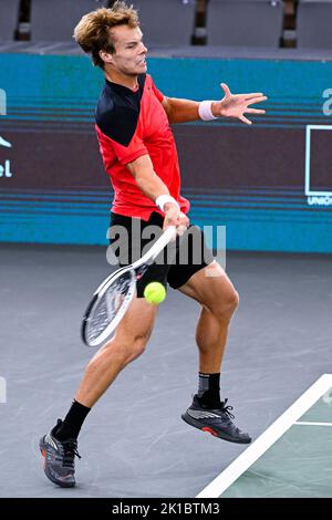 Hamburg, Deutschland. 17. September 2022. Der Belgier Michael Geerts wurde während eines Spiels zwischen dem französischen Gasquet und dem belgischen Geerts, dem ersten Spiel zwischen dem belgischen Team und Frankreich, in der Gruppe C der Gruppenphase des Davis-Cup-Finals 2022, am Samstag, den 17. September 2022, in Hamburg in Aktion gezeigt. Belgien tritt vom 13. Bis 18. September gegen Australien, Deutschland und Frankreich in der Gruppe C. BELGA AN Foto LAURIE DIEFFEMBACQ Quelle: Belga News Agency/Alamy Live News Stockfoto