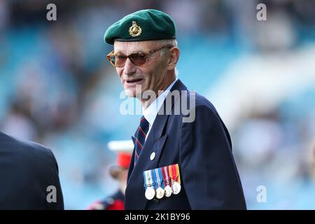 Sheffield, Großbritannien. 17. September 2022. Ein Militärmitglied vor dem Spiel der Sky Bet League 1 Sheffield Wednesday gegen Ipswich Town in Hillsborough, Sheffield, Vereinigtes Königreich, 17.. September 2022 (Foto von Simon Bissett/News Images) Credit: News Images LTD/Alamy Live News Stockfoto