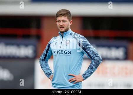 Dundee, Großbritannien. 17. September 2022. 17.. September 2022; Dens Park, Dundee, Schottland: Schottischer Championship-Fußball, Dundee gegen Inverness Caledonian Thistle; Joe Grayson von Dundee während des Warm-Up vor dem Spiel Credit: Action Plus Sports Images/Alamy Live News Stockfoto