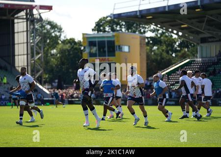 Saracens wärmen sich vor dem Spiel der Gallagher Premiership in Twickenham Stoop, London, auf. Bilddatum: Samstag, 17. September 2022. Stockfoto