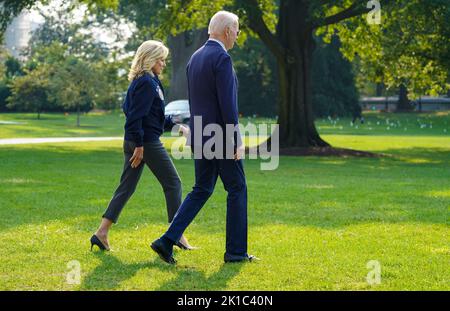 Washington DC, USA . 17. September 2022. Präsident Joe Biden und First Lady Jill Biden verlassen das Weiße Haus auf dem Weg zur gemeinsamen Basis Andrews am Samstag, dem 18. September 2022. Präsident Biden und First Lady Dr. Jill Biden werden dann nach London, England, aufbrechen und am Montag an der Staatsfuneral ihrer Majestät Königin Elizabeth II. Teilnehmen Foto von Leigh Vogel/Pool/ABACAPRESS.COM Quelle: Abaca Press/Alamy Live News Stockfoto