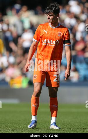 Charlie Patino #28 von Blackpool während des Sky Bet Championship-Spiels Millwall gegen Blackpool im The Den, London, Großbritannien, 17.. September 2022 (Foto von Arron Gent/News Images) Stockfoto