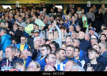 Sheffield, Großbritannien. 17. September 2022. Sheffield Wednesday Fans während des Sky Bet League 1-Spiels Sheffield Wednesday gegen Ipswich Town in Hillsborough, Sheffield, Großbritannien, 17.. September 2022 (Foto von Simon Bissett/News Images) Credit: News Images LTD/Alamy Live News Stockfoto