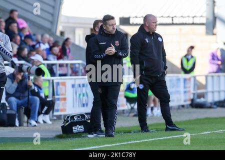 Northampton Town-Manager Jon Brady während der ersten Hälfte des Spiels der Sky Bet League 2 zwischen Northampton Town und Rochdale im PTS Academy Stadium, Northampton am Samstag, den 17.. September 2022. Kredit: MI Nachrichten & Sport /Alamy Live Nachrichten Stockfoto