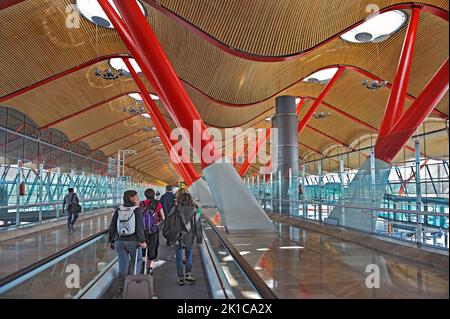 Laufband am Flughafen Madrid-Barajas, Madrid, Spanien Stockfoto