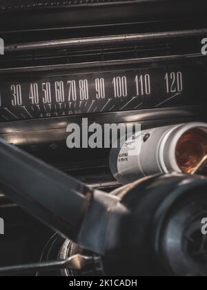 Tachometer eines US-Klassikers, Gechingen, Deutschland Stockfoto