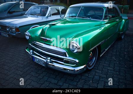 Oldtimer, Oldtimer, Ford 17M neben Chevrolet Bel Air 1951 Hardtop-Coupé, mintgrün metallic Business Copy, Sasbachwalden, Baden-Württemberg Stockfoto