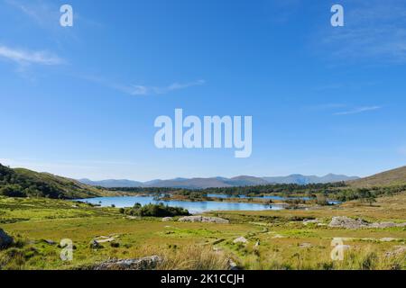 Die Landschaft im Gleninchaquin Park, County Kerry, Irland - John Gollop Stockfoto