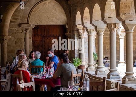 Kreuzgang der ehemaligen Kathedrale von San Vicente, Roda de Isábena, Isábena-Tal, Huesca, Spanien. Stockfoto