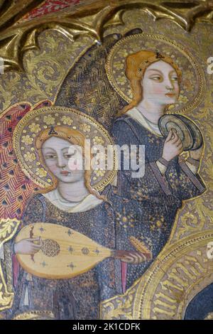 Engel mit Laute und Engel mit Zimbeln, Mutter des Gottes der Demut mit musikalischen Engeln Altarbild, Francesc kommt, 1390-94, Pfarrei La Mare de DEU dels Angels, pollensa Museum, Mallorca, Balearen, Spanien. Stockfoto