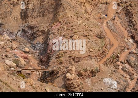 Trinkwasserkanal, Assif n Arous Fluss, Atlasgebirge, marokko, afrika. Stockfoto