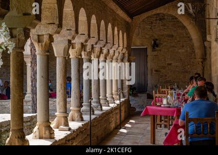 Kreuzgang der ehemaligen Kathedrale von San Vicente, Roda de Isábena, Isábena-Tal, Huesca, Spanien. Stockfoto