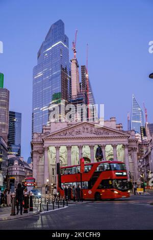 Royal Exchange, gegründet im 16.. Jahrhundert durch den Kaufmann Sir Thomas Gresham, die Stadt, London, England, Großbritannien. Stockfoto