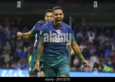 Mexiko-Stadt, Mexiko. 16. September 2022. Jesus Escoboza vom Fußballverein Cruz Azul feiert das Tor während des Fußballspiels zwischen dem Fußballverein Cruz Azul und dem FC Leon vom Eröffnungsturnier 2022 der MX League im Aztec Stadium. Am 16. September 2022 in Mexiko-Stadt, Mexiko. (Bild: © Ismael Rosas Eyepix Group/eyepix via ZUMA Press Wire) Stockfoto