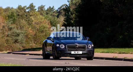 2020 3996cc Bentley Continental auf einer Landstraße Stockfoto