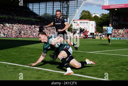 Chris Ashton von Leicester Tigers trifft beim Spiel der Gallagher Premiership im Mattioli Woods Welford Road Stadium, Leicester, ihren vierten Versuch. Bilddatum: Samstag, 17. September 2022. Stockfoto