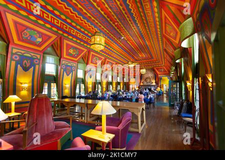 Das Innere der Großen Halle von 1928 der Naniboujou Lodge und des Restaurants im Norden von Minnesota am Ufer des Lake Superior im Cook County. Ant Stockfoto