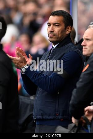 Glasgow, Großbritannien. 17.. September 2022. Rangers-Manager Giovanni van Bronckhorst vor dem Cinch Premiership-Spiel im Ibrox Stadium, Glasgow. Bildnachweis sollte lauten: Neil Hanna / Sportimage Stockfoto