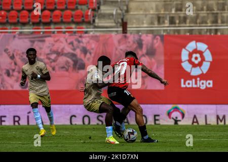 MALLORCA, SPANIEN - 17. SEPTEMBER: Antonio Sanchez von RCD Mallorca während des Spiels zwischen RCD Mallorca und Almeria CF von La Liga Santander am 17. September 2022 im Visit Mallorca Stadium Son Moix in Mallorca, Spanien. (Foto von Samuel Carreño/PxImages) Stockfoto
